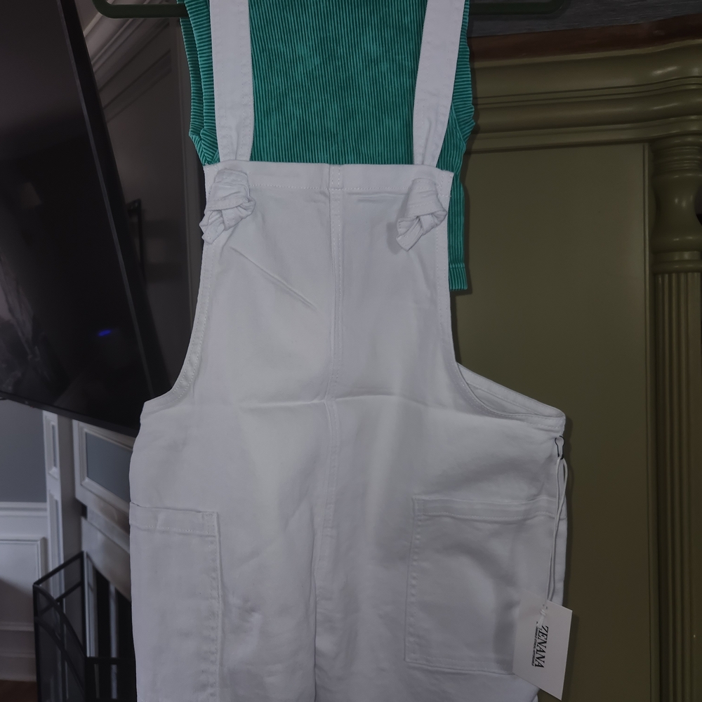 Zenana Outfitters White Romper & Gelly Green Zenana Cropped Tank